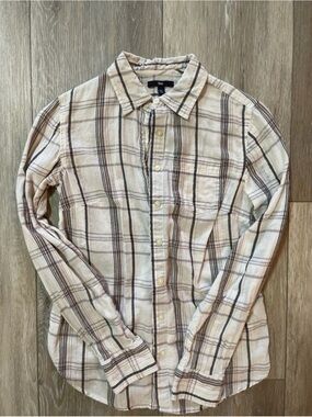 GAP gold threaded plaid button down shirt